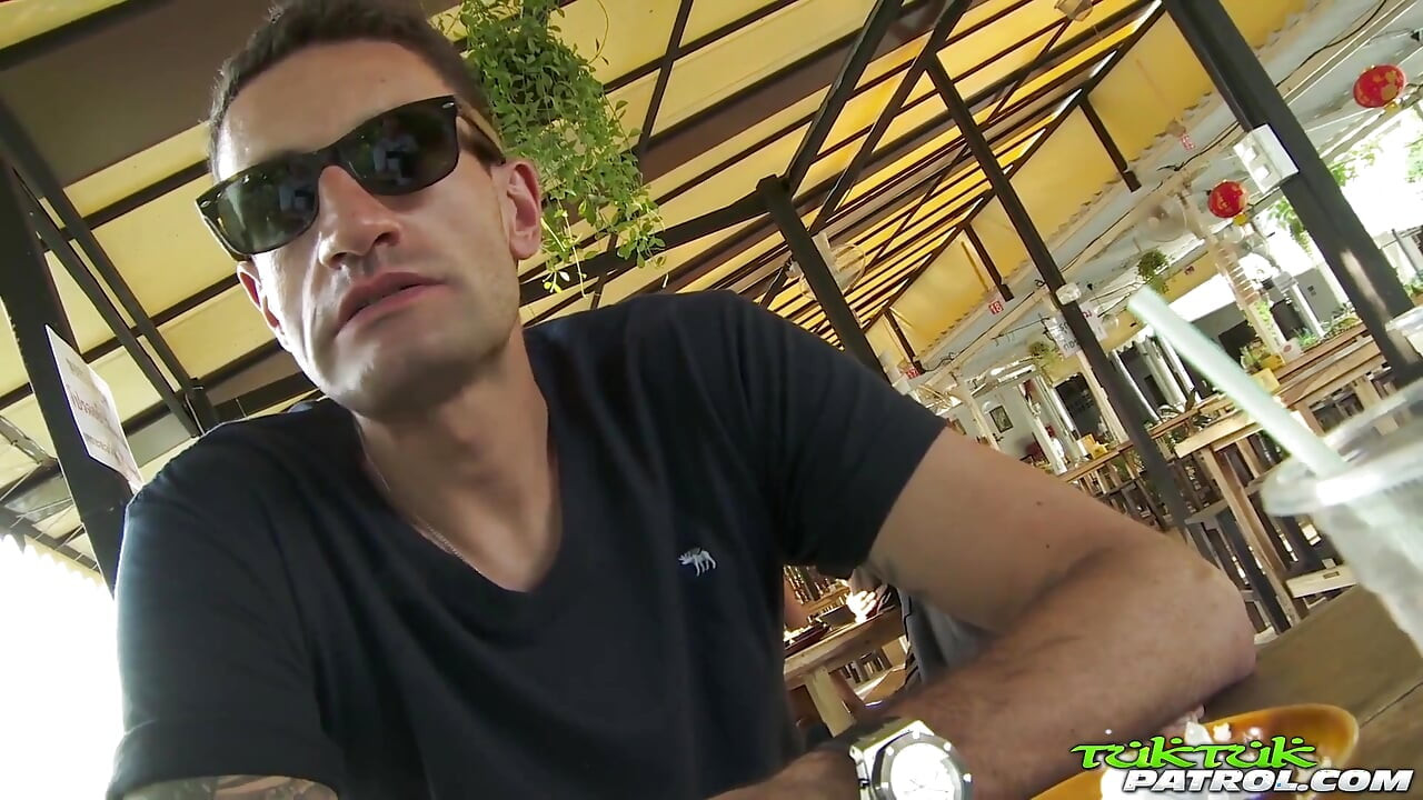 Волохата пизда тайської тінки любить грубо