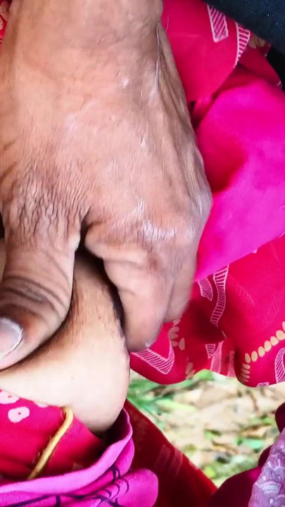 Bhabhi Ji Ne devar ji ka land munh mein liya desi khet mein chudai | Clip 1