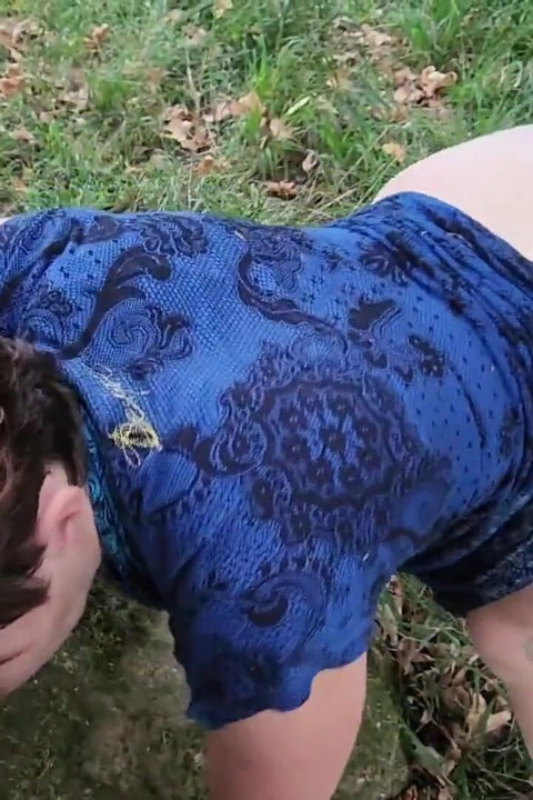 Natura exhibă se transformă într-un sex în trei sexy