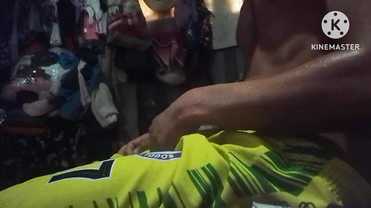 ถูด้วยกางเกงขาสั้น