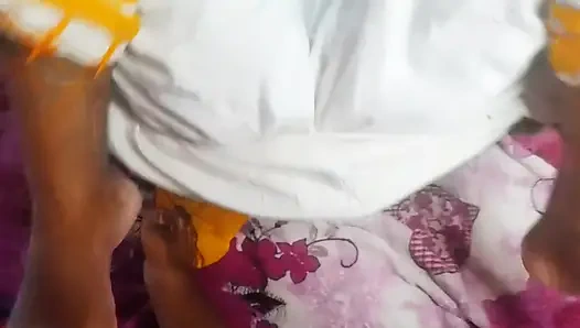 Üvey kız kardeşim taze zihnimi sikiyor