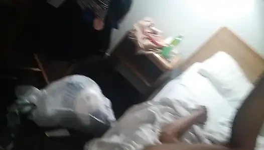Sıkı amcığını canavar yarakla dolduruyor