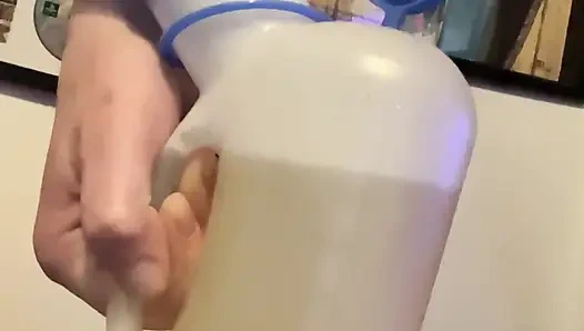 Memekku dientot habis-habisan sama temanku sampai kencing di kamar mandi!