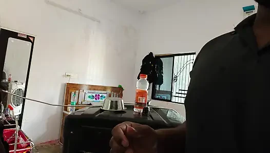 Dhire dhire davar aapne bhabhi ke boobs kiss kiya aaur bhabhi khush ho gai.