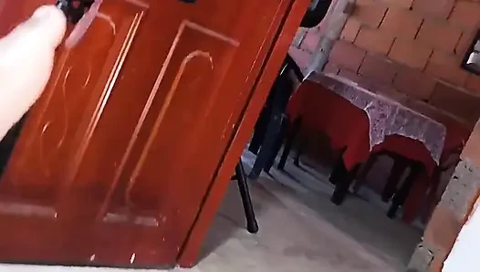 Tetanggaku crot dua kali berturut-turut di dalam memekku yang nggak dientot sama tetanggaku, jadi kontolnya crot banyak banget