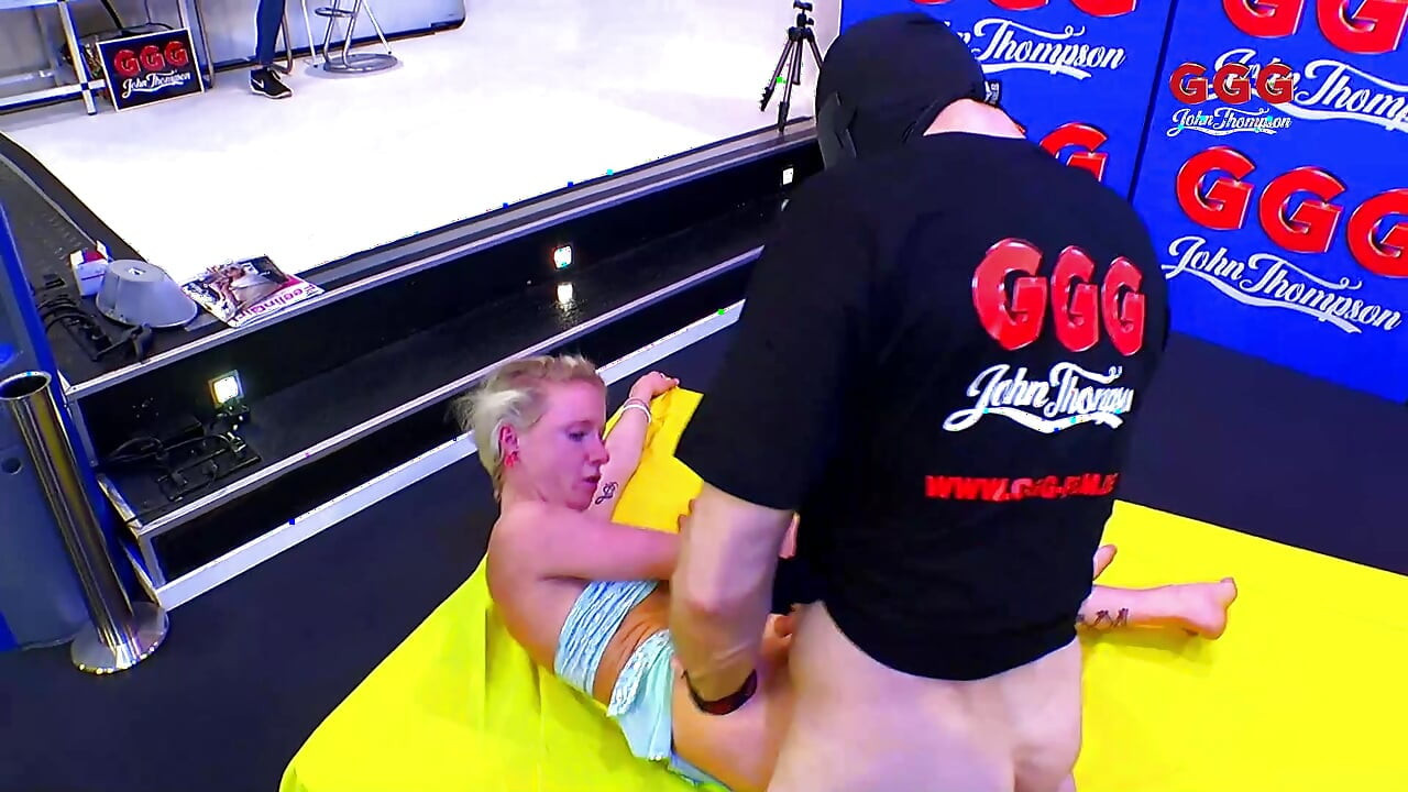 Ggg John Thompson przedstawia pełny program: sikanie, jebanie, wytryski