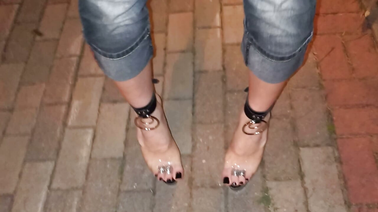 Crossdresser in Heels & Ankle Rings