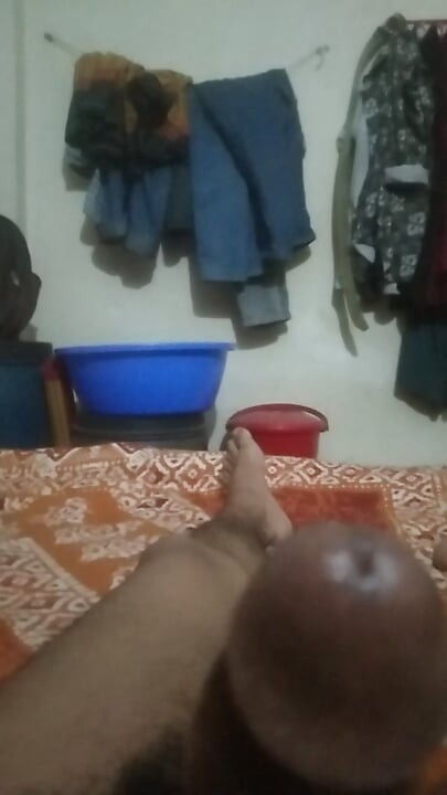Nag-jakol ako sa bahay.
