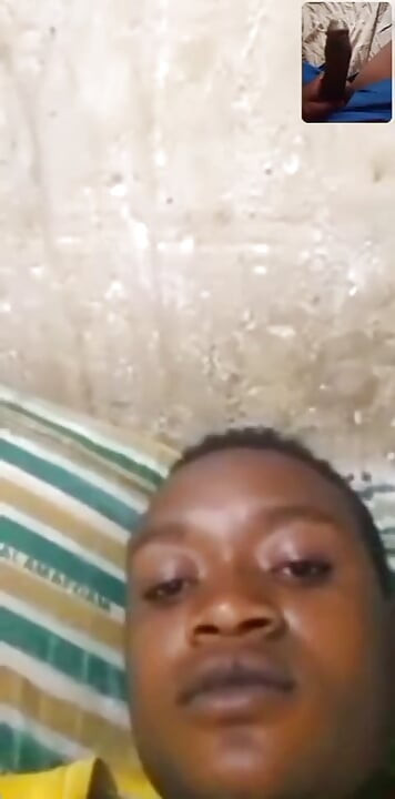 Coño peludo juega en video chat
