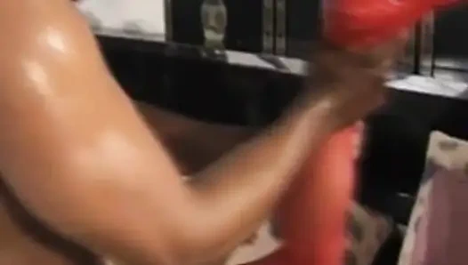 Azgın eş değiştiren evli kadın sikişmeyi seviyor