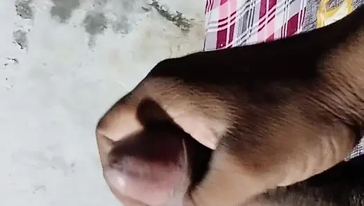 Adik tiriku melihatku🍆 meninju dan kemudian mengambil tumpangan ke tanah itu.