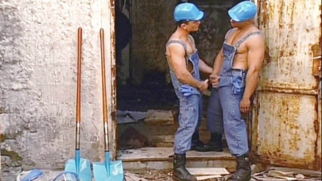 Hung Muscle Jock Drills His Young Lover Anal Outdoors and