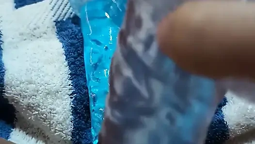 Tante Seksi Lagi Asik Masurbasi Pakai Dildo Baru Solo