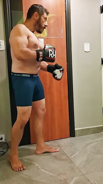 Gouine Wrestler - POV Muscle Worship Training Session