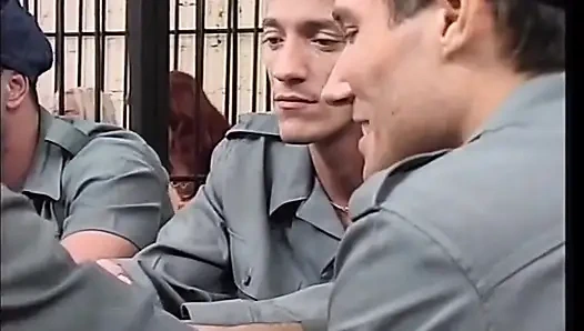 Yoğun orgazm arayan edepsiz kaltaklar için harika grup seks!