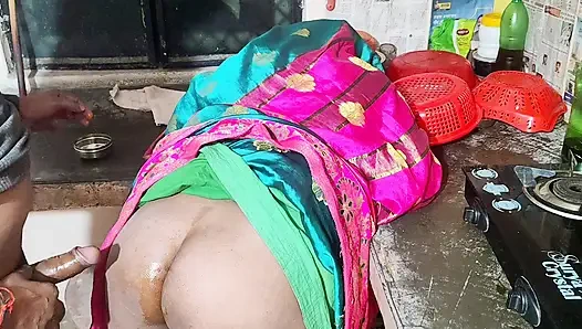 Desi Hintli Üvey Annenin Kötü Aşçısı