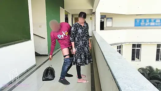 Komal erkek arkadaşına okulda başladı, Bindas'i reddetmeye başladı