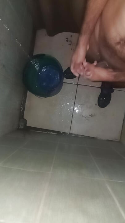 Jerk boy roasts his handjobs more than three times a day in the shower