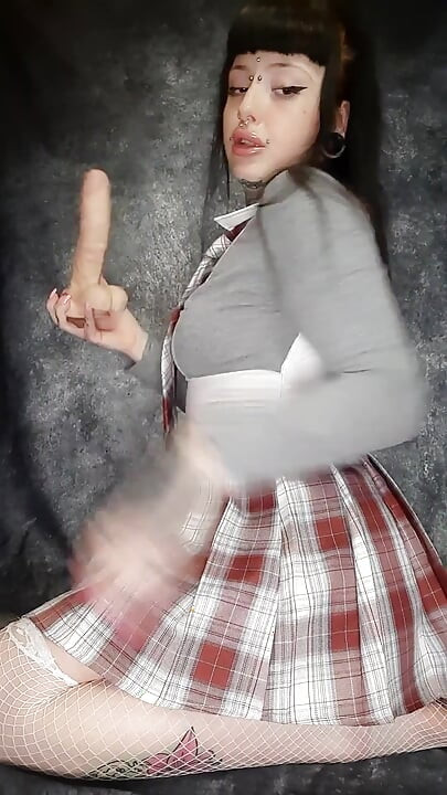 穿著處女白內褲的大學妹