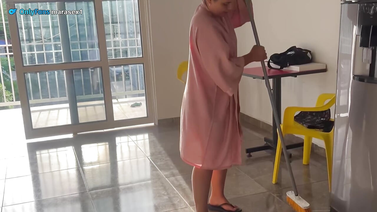 Sevgililer Günü Buluşması! Önce gel beni yakala. Ne olabilir ki?