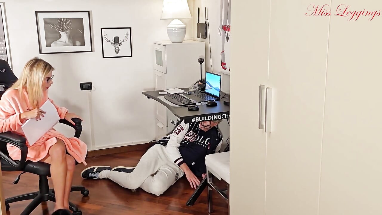 Porno dla milfki dla dziewiczego pasierba jego najlepszego przyjaciela
