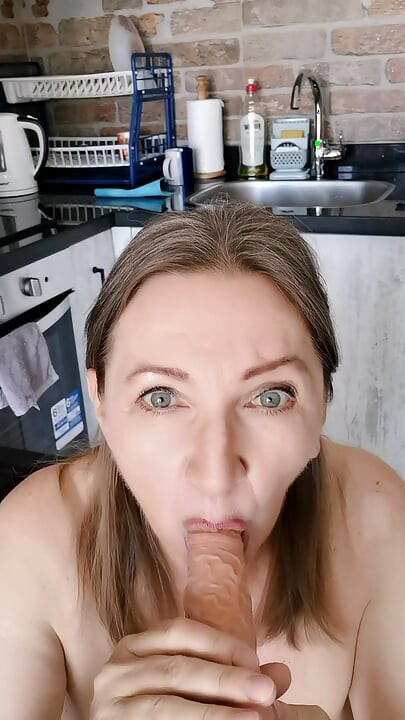 חמותי לא ציפתה לאורח: פיתוי מטבח שקוף