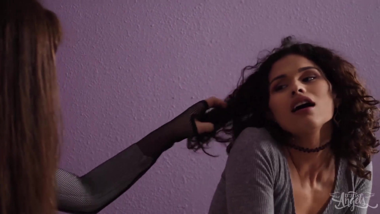 超エロいニューハーフの女の子と官能的な生ハメ尻ファック