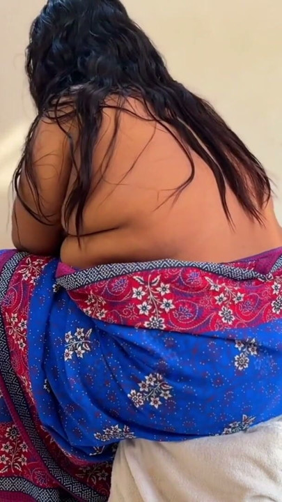 Moti Gand Vali Without Blouse Tamil Aunty Jab Washing Blouse Panty Tab uski mere lund chosa aur Chodui cata hu | Clip 1
