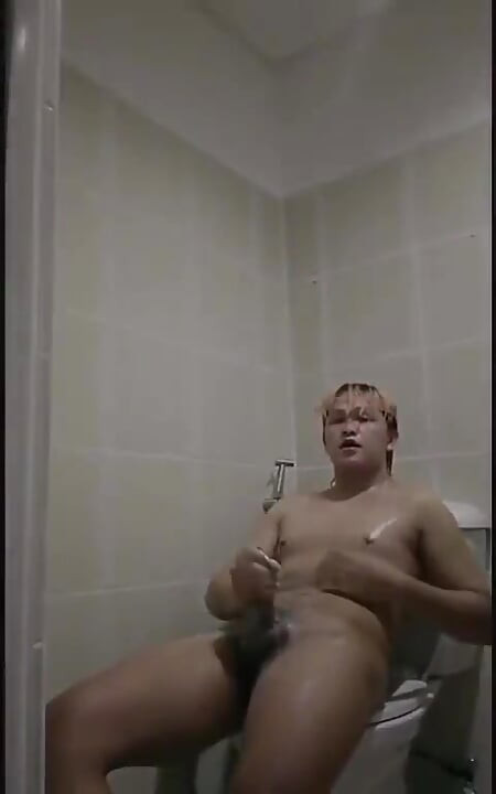 Philippino Twink Boy Eats His Own Cum!!
