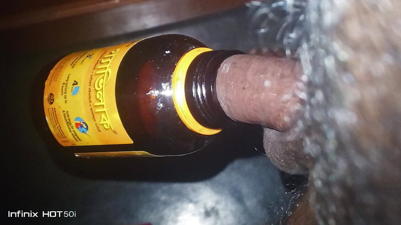 Step Mom helping her Step Son cum quickly on her round ass while watching the World Cup
