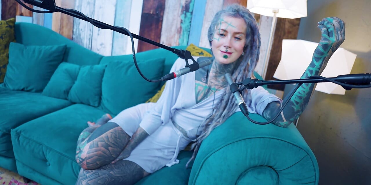 Ich spreche über R - Relief - ASMR podcast SFW spricht goth dünnes mädchen dreadlocks tattoo-modell inked mädchen