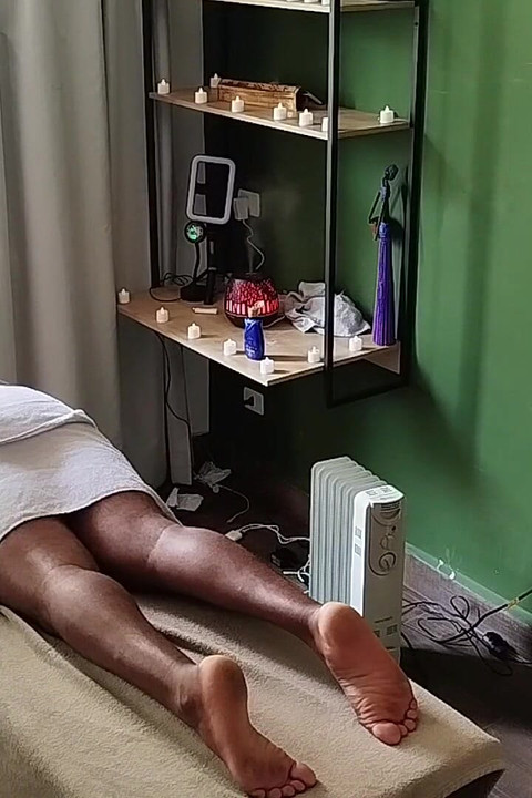 Kamera snima sliku medvjeda.