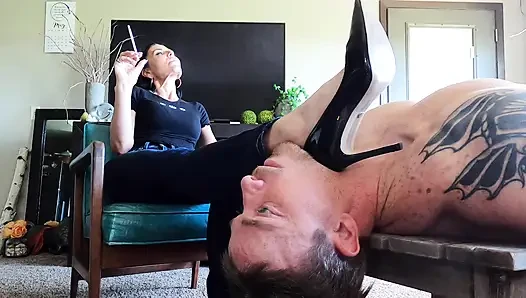 Жалкая человеческая пепельница!
