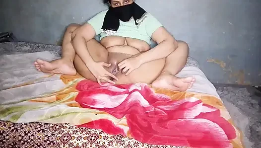 Gadis desi masturbasi memek dan jari anal