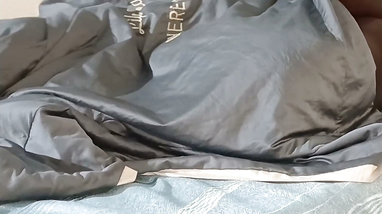 סילון של זרע על הפנים של הזונה, בלחץ מלא.