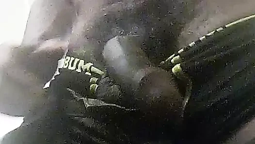 Büyük zenci yarağı baba işten yeni çıkmış büyük siyah yarak kokulu taşakları sikiyor büyük zenci yarağı fetişi