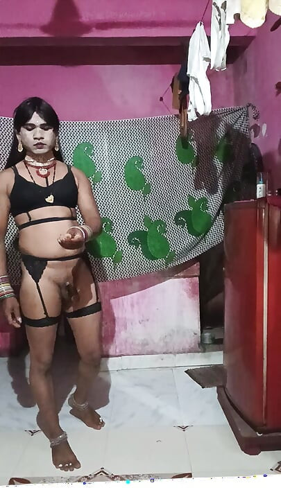 Madhuri bhabhi ga je danas donijela u svoj gand.