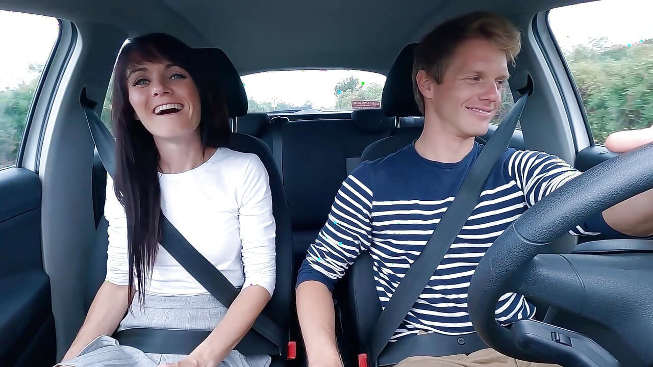 Cheating BF on back seats in Mr. Pussylicking car