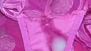 Éjaculation dans la culotte sexy d'Ann pour xxgeordie09