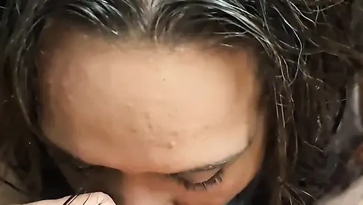 Geile stiefmutter lutscht schwanz