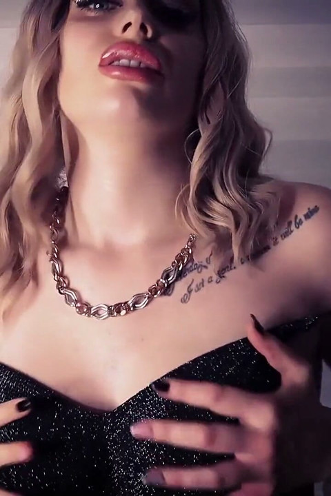 Sensual mouth, gorgeous lips, and tempting smoking making you reward me!
