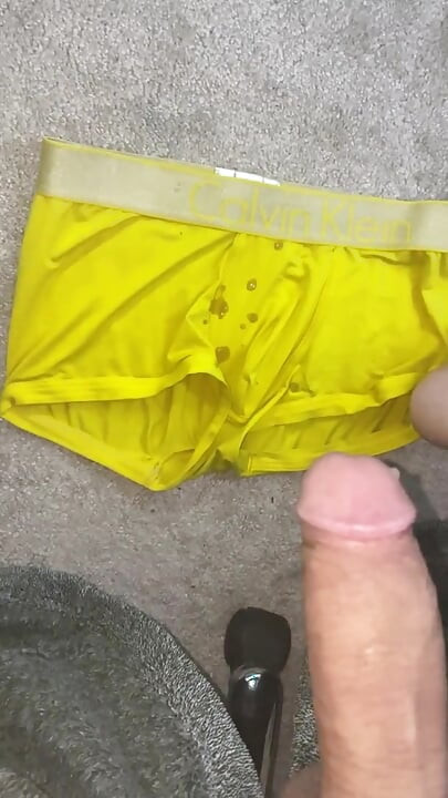 Asyalı pornoya yatmadan önce mastürbasyon yapıyor