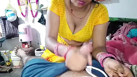 Sister-in-law in the kitchen, sister-in-law took out the water of the brother-in-law's land, showing big boobs with her hands Hindi audio.