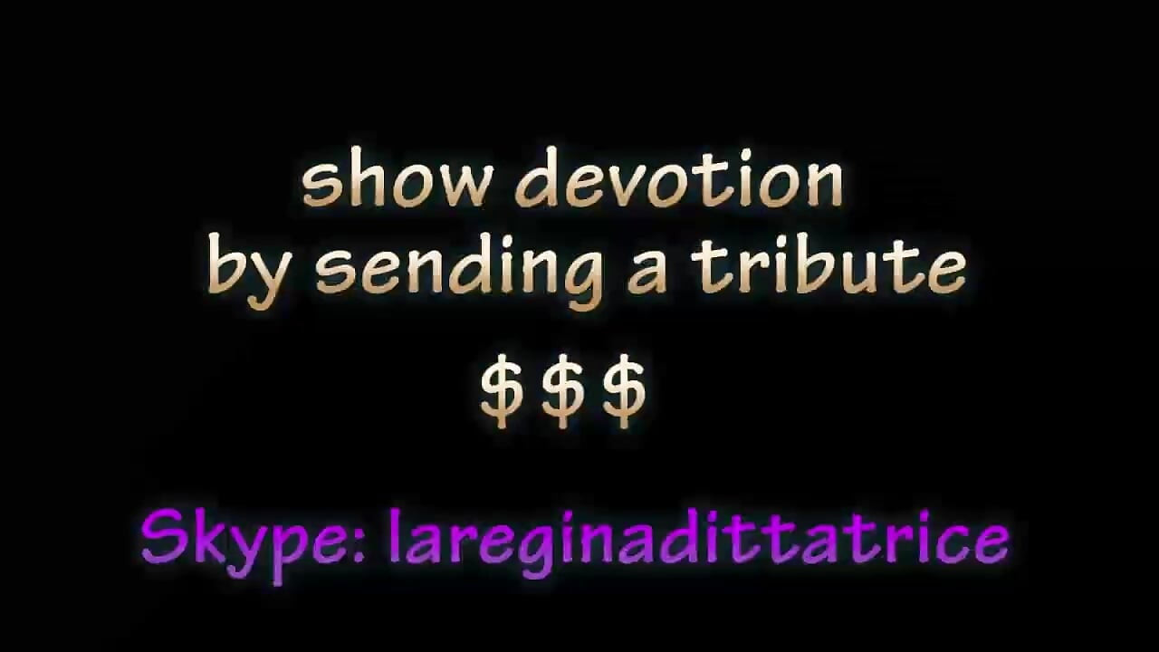 Дива дел Тубо показва дългите си крака и секси чорапогащници