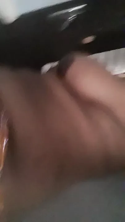housewife Paty Dorloss masturbates