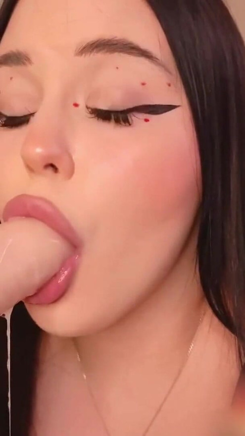 みんな、彼女の口はFATHOMLESS... | クリップ 1