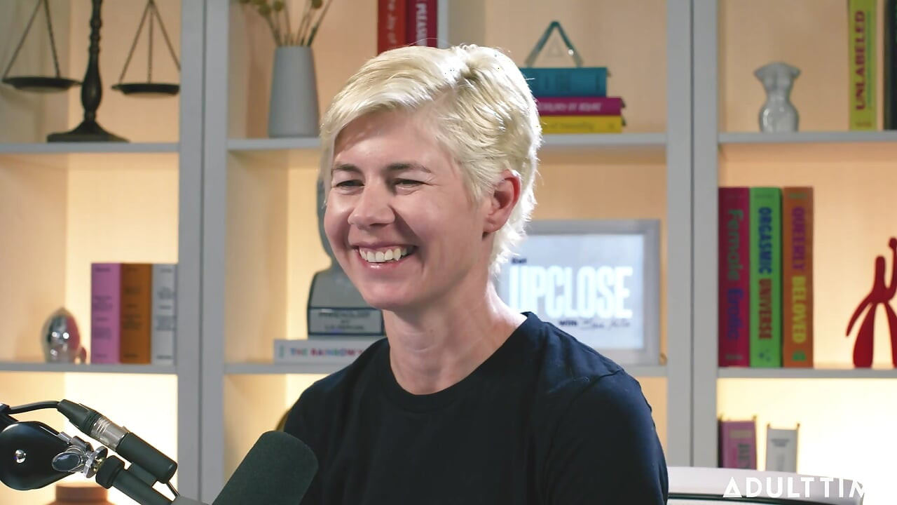 Gal Ritchie: 스파이글러 소녀와 헨타이 연인 | 성인 시간 팟 캐스트