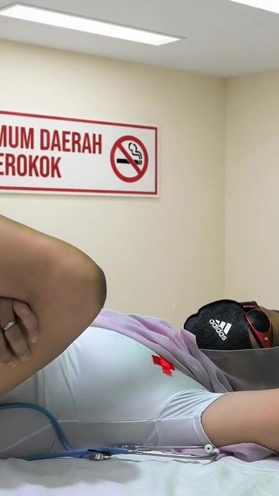 Hot chubby nurse came to a doctor to fucked him. | Clip 1