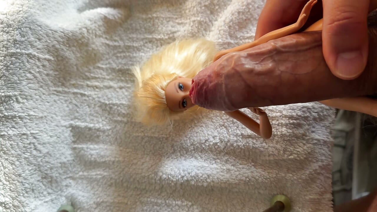 ฝนน้ำเงี่ยนสำหรับ Blonde Barbie Doll