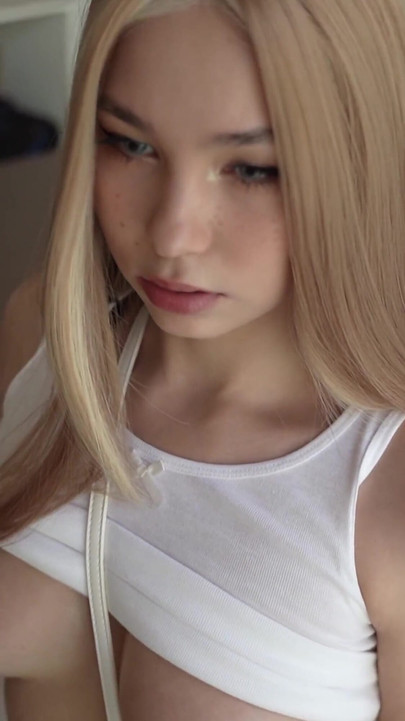 Parou o tempo e chamou um amigo para foder sua namorada e fazer pornô